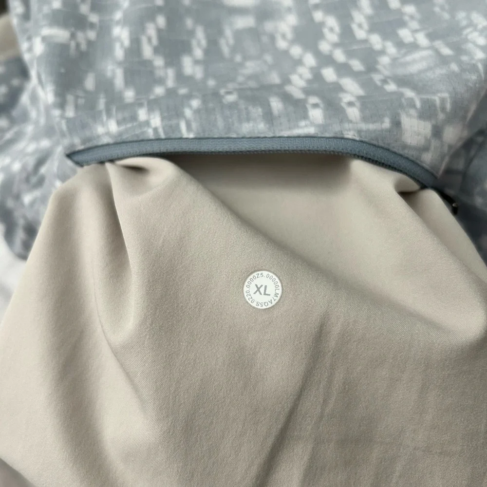 Lululemon men’s shorts - Picture 3 of 3